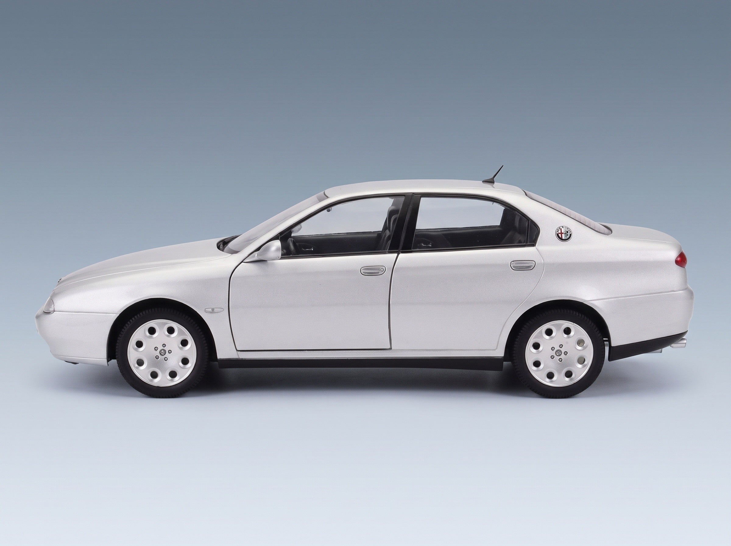 Alfa Romeo 166 2.0 V6 TB 1998 Silver Black Interior Mitica 1:18 scale model - side view