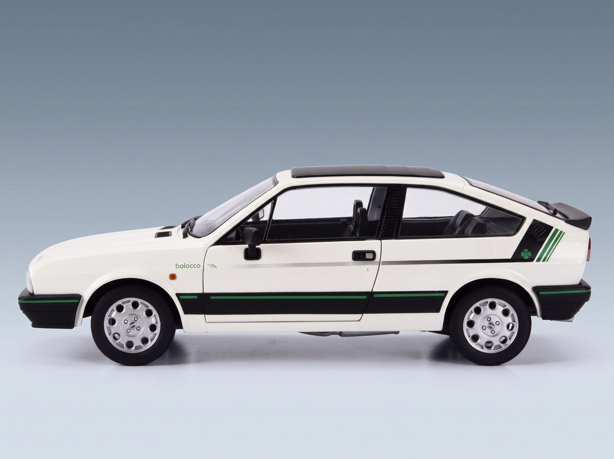 Alfa Romeo Sprint 1.5 Quadrifoglio Verde Balocco 1984 Bianco Capodimonte Mitica 1:18 scale model - side view