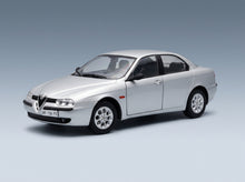 Alfa Romeo 156 2.0 Twin Spark 1997 Silver Mitica 1:18 scale model - front three-quarter view