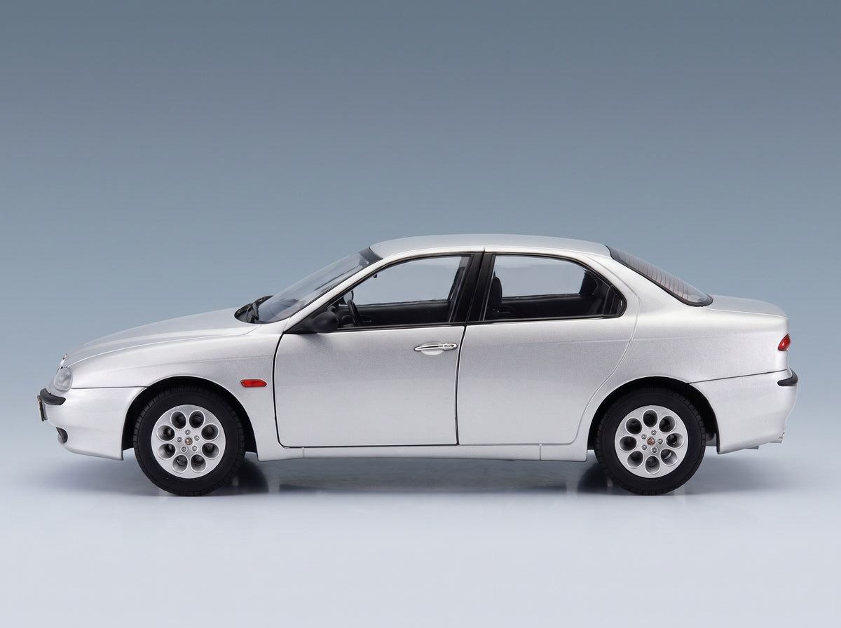 Alfa Romeo 156 2.0 Twin Spark 1997 Silver Mitica 1:18 scale model - side view