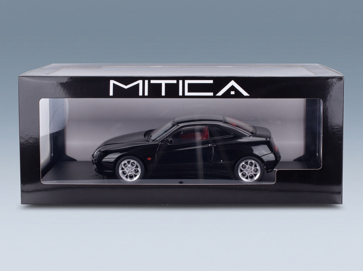 Alfa Romeo GTV 3.0 V6 24V 1998 Nero 601 Mitica 1:18 scale model - original packaging