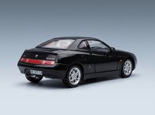 Alfa Romeo GTV 3.0 V6 24V 1998 Nero 601 Mitica 1:18 scale model - rear three-quarter view