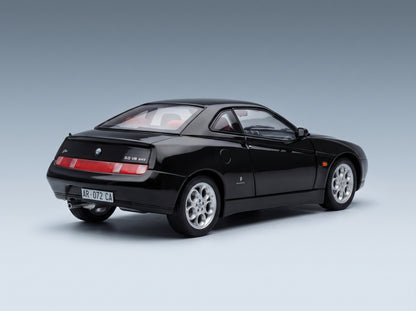 Alfa Romeo GTV 3.0 V6 24V 1998 Nero 601 Mitica 1:18 scale model - rear three-quarter view