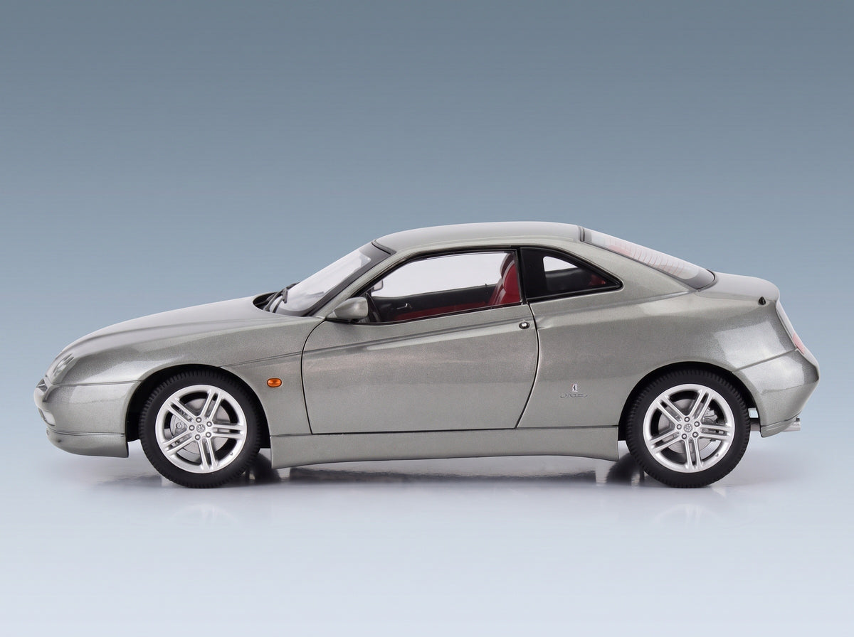Alfa Romeo GTV 2.0 V6 TB 1998 Grigio Titanio 613 Mitica 1:18 scale model - side view