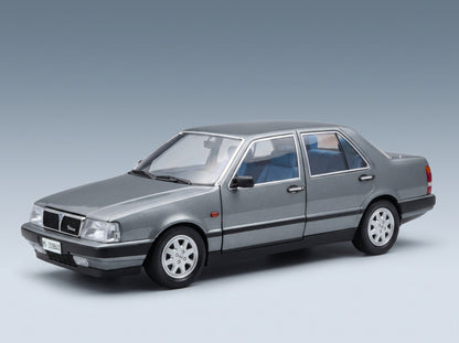 Lancia Thema Turbo i.e. 1S 1984 Grey Metallic Mitica 1:18 scale model - front three-quarter view