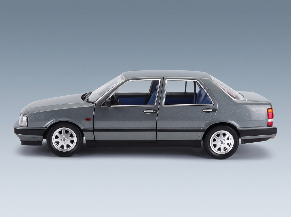 Lancia Thema Turbo i.e. 1S 1984 Grey Metallic Mitica 1:18 scale model - side view