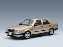 Lancia Thema Turbo i.e. 1S 1984 Platino Metallizzato Mitica 1:18 scale model - front three-quarter view