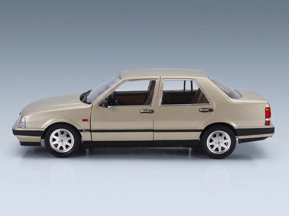 Lancia Thema Turbo i.e. 1S 1984 Platino Metallizzato Mitica 1:18 scale model - side view