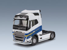Volvo FH16 750 Globetrotter XL Gothenburg Edition Tractor Truck 2021 White Blue Solido 1:24 scale model - front three-quarter view