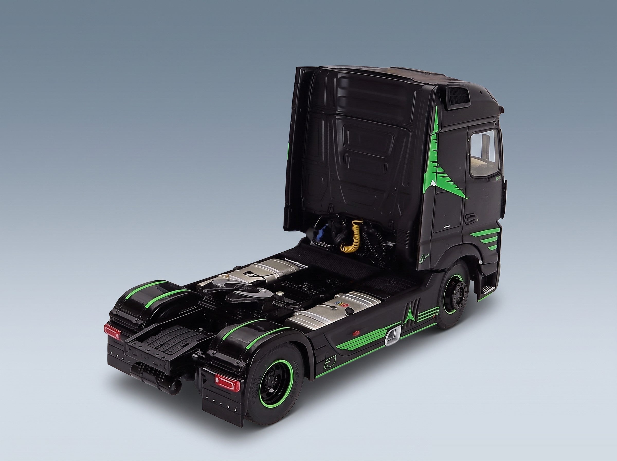 Mercedes-Benz Actros L Tractor Truck 2-Axle 2023 Black Green Solido 1:24 scale model - rear three-quarter view