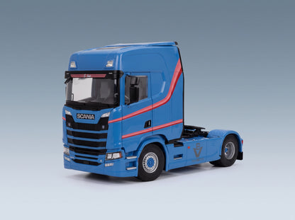 Scania S580 Highline 4x2 Tractor Unit 2023 Light Blue Solido 1:24 scale model - front three-quarter view