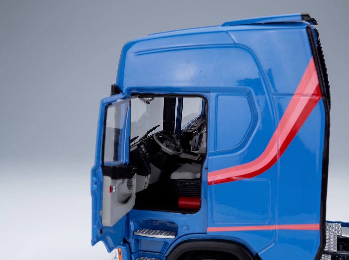 Scania S580 Highline 4x2 Tractor Unit 2023 Light Blue Solido 1:24 scale model - interior