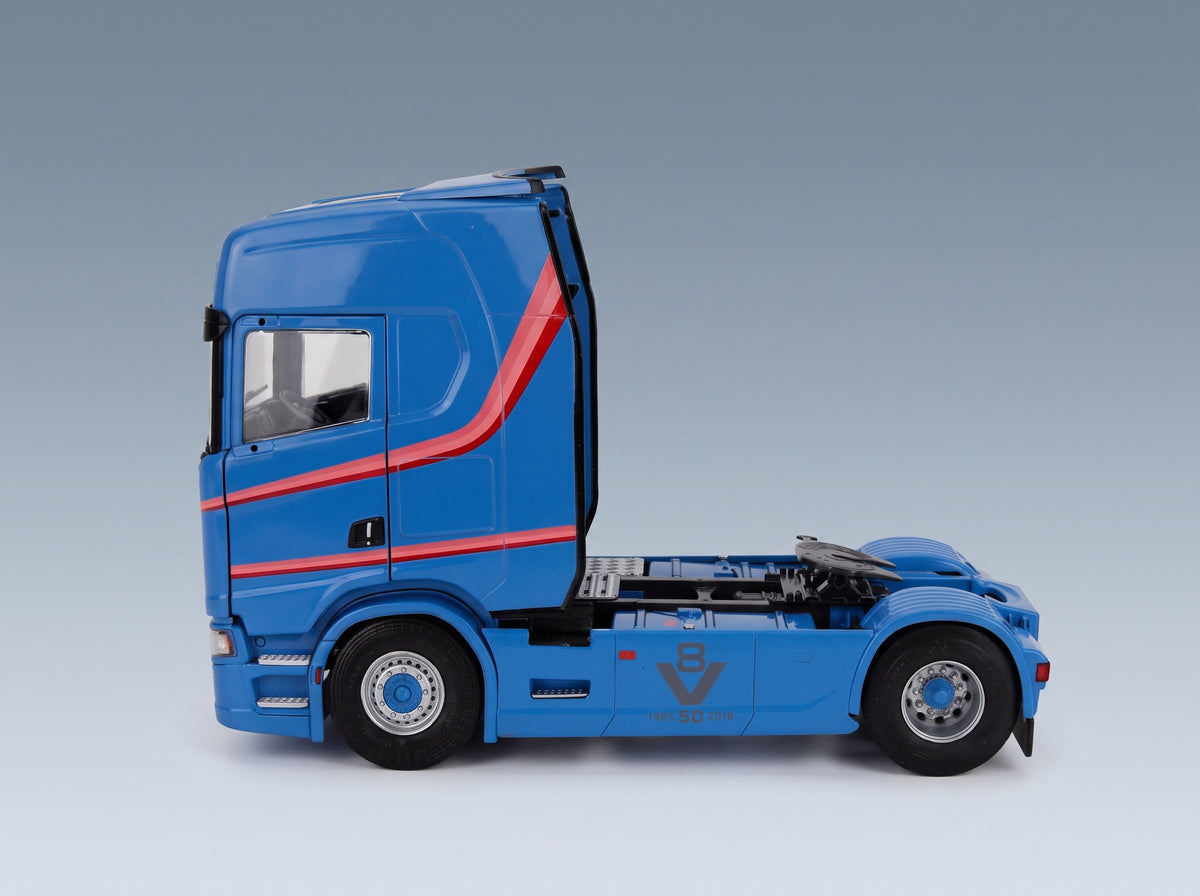 Scania S580 Highline 4x2 Tractor Unit 2023 Light Blue Solido 1:24 scale model - side view