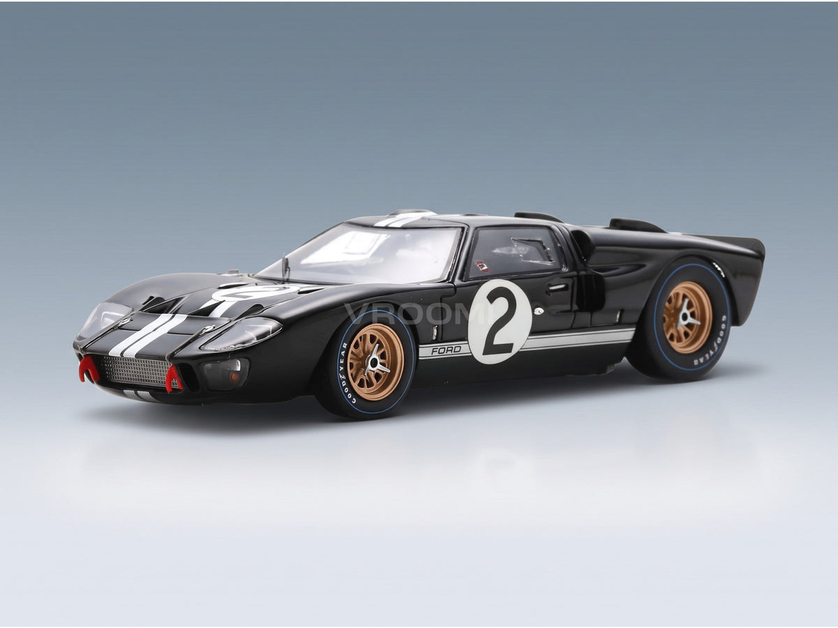 Ford GT40 MkII 7.0L V8 Shelby American No. 2 Bruce McLaren Chris Amon Winner 24h Le Mans 1966 Spark Model 1:43 scale model - front three-quarter view