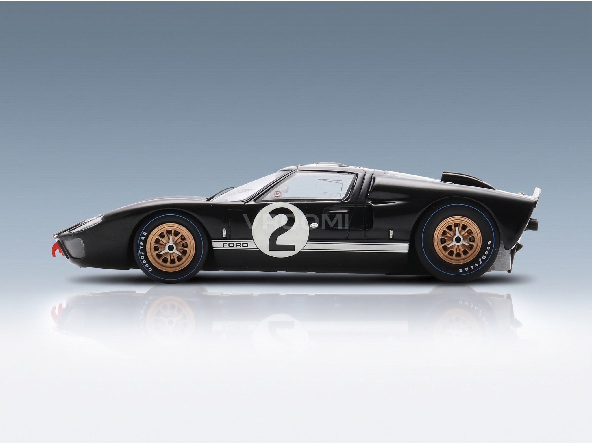 Ford GT40 MkII 7.0L V8 Shelby American No. 2 Bruce McLaren Chris Amon Winner 24h Le Mans 1966 Spark Model 1:43 scale model - side view