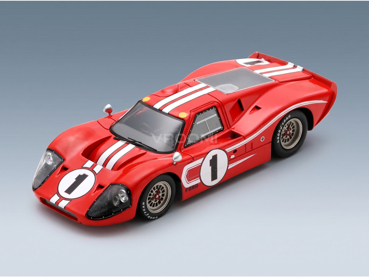 Ford GT40 MKIV Team Shelby American Inc. No. 1 Anthony Joseph Foyt Dan Gurney Winner 24h Le Mans 1967 Spark Model 1:43 scale model - front three-quarter view