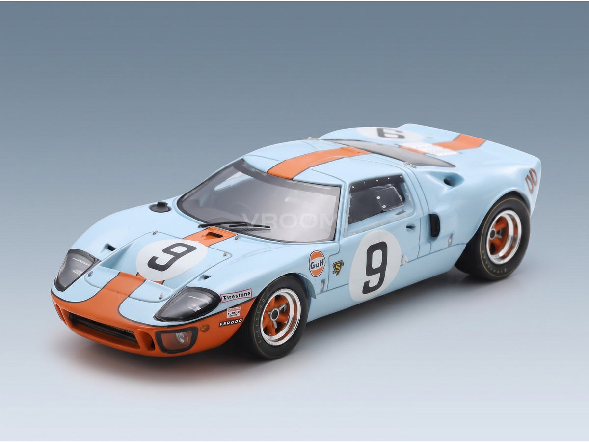Ford GT40 4.9L V8 JW Automotive Engineering Gulf No. 9 Lucien Bianchi Pedro Rodriguez Winner 24h Le Mans 1968 Spark Model 1:43 scale model - front three-quarter view