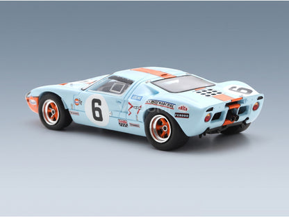 Ford GT40 4.9L V8 JW Automotive Engineering No. 6 Jacky Ickx Jackie Oliver Winner 24h Le Mans 1969 Spark Model 1:43 scale model - rear three-quarter view