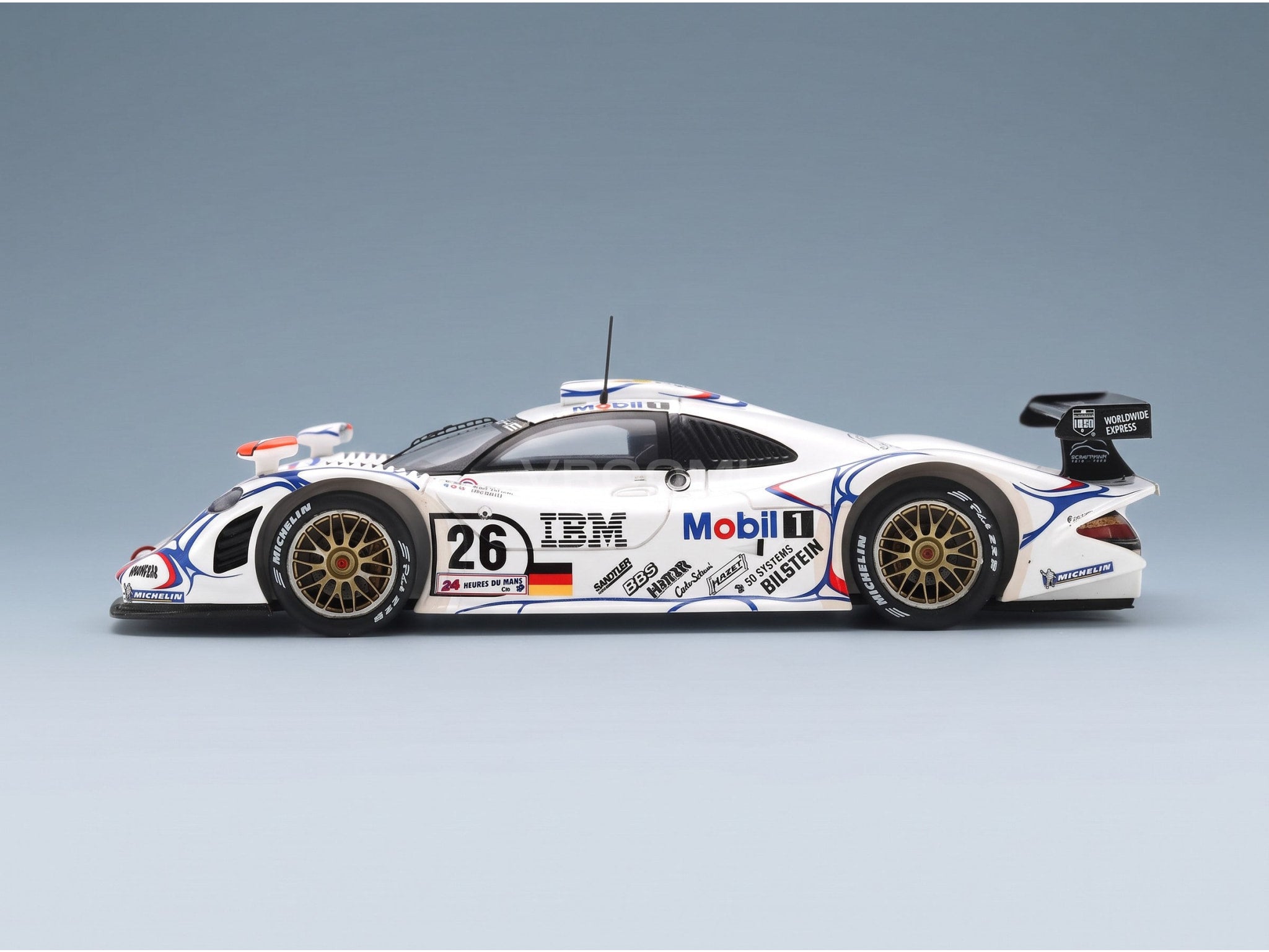 Porsche 911 GT1-98 3.2L Turbo Porsche AG Mobil-1 No. 26 Allan McNish Laurent Aiello Stephane Ortelli Winner 24h Le Mans 1998 Spark Model 1:43 scale model - side view