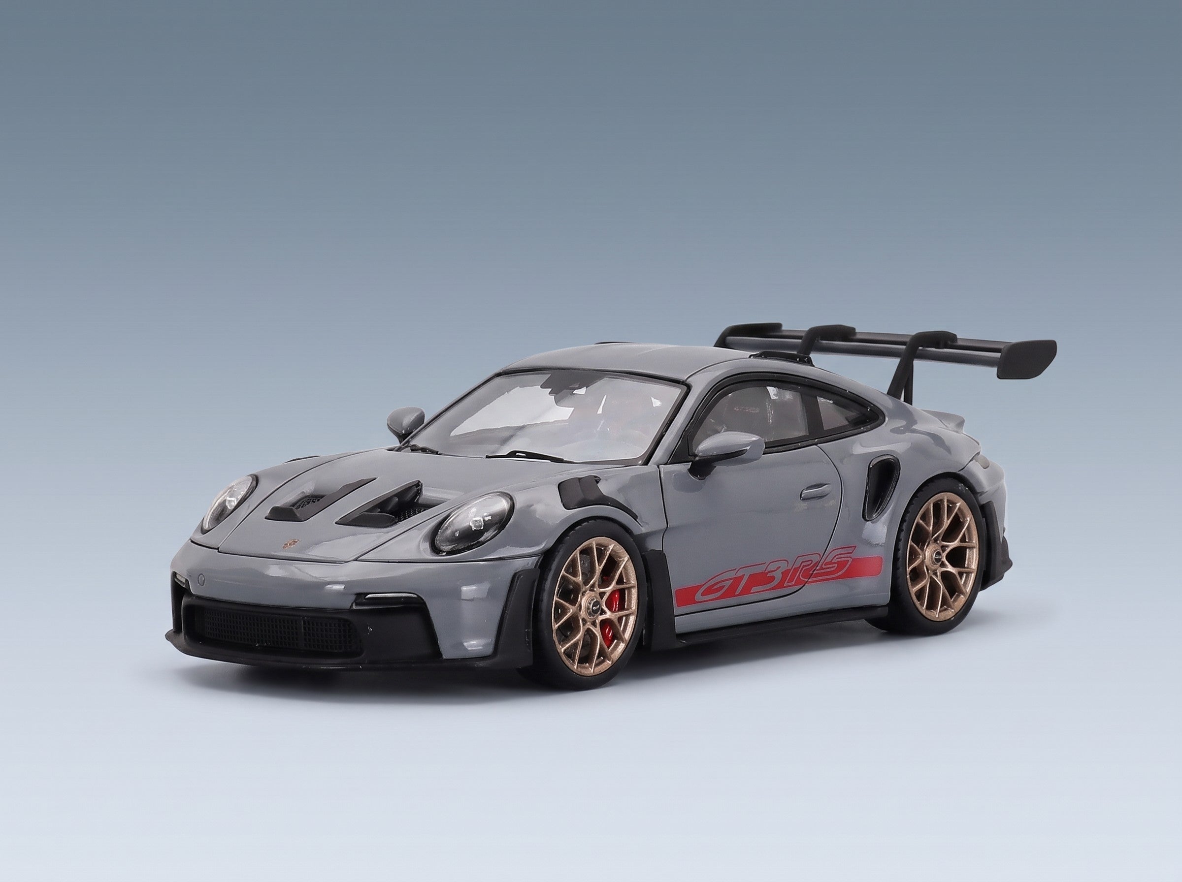 Porsche 911 992 GT3 RS Coupé 2022 Grey Schuco 1:43 scale model - front three-quarter view