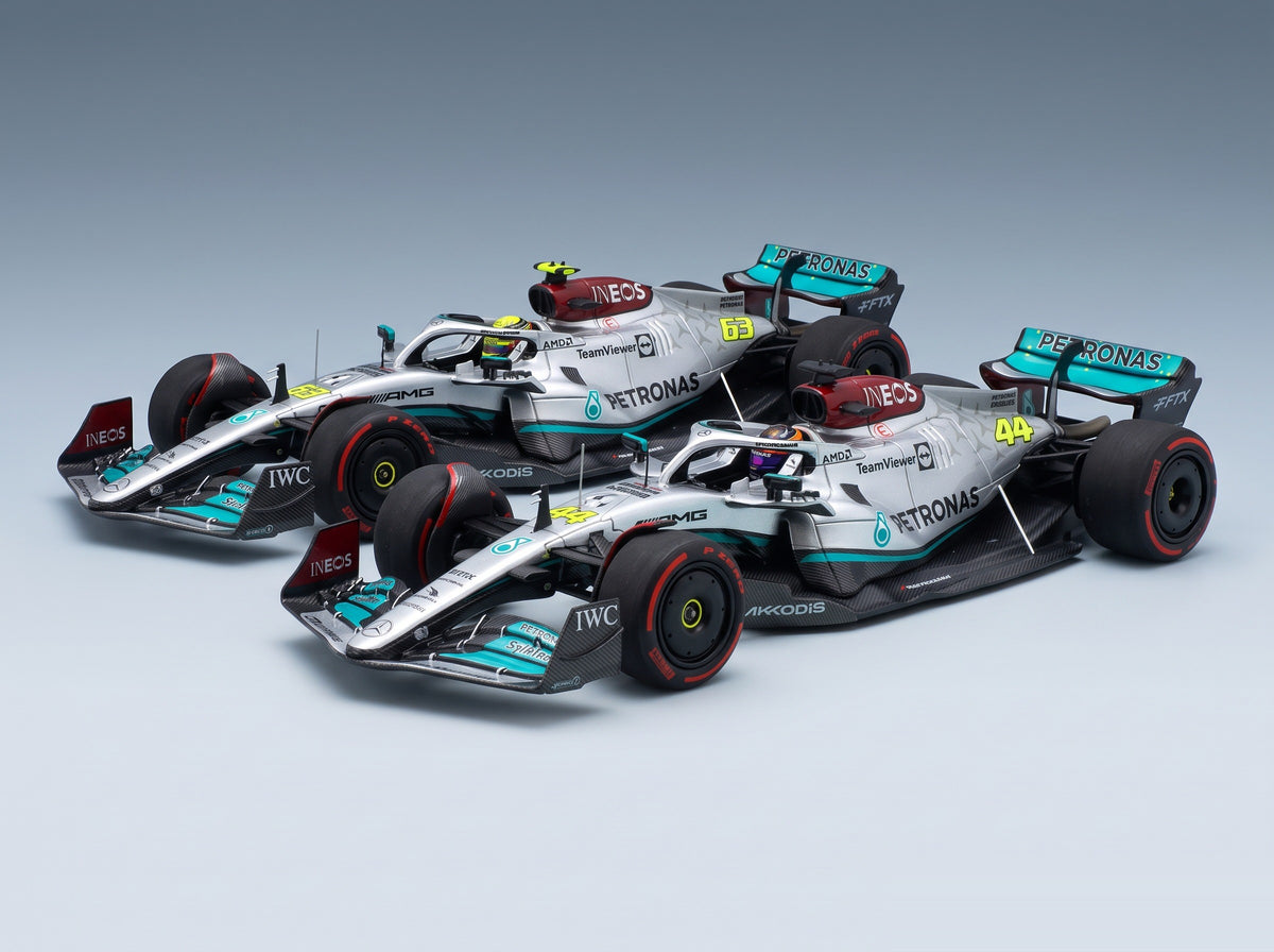Mercedes W13E Set 2x Mercedes-AMG Petronas F1 No. 44 3rd Bahrain GP Lewis Hamilton No. 63 4th Bahrain GP George Russell 2022 Minichamps 1:43 scale model - front three-quarter view