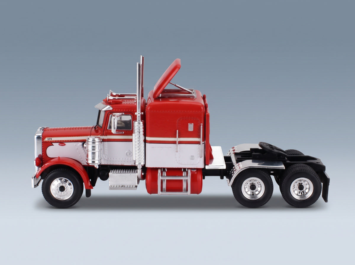 Peterbilt 359 Tractor Truck 1973 IXO Models 1:64 scale model - side view