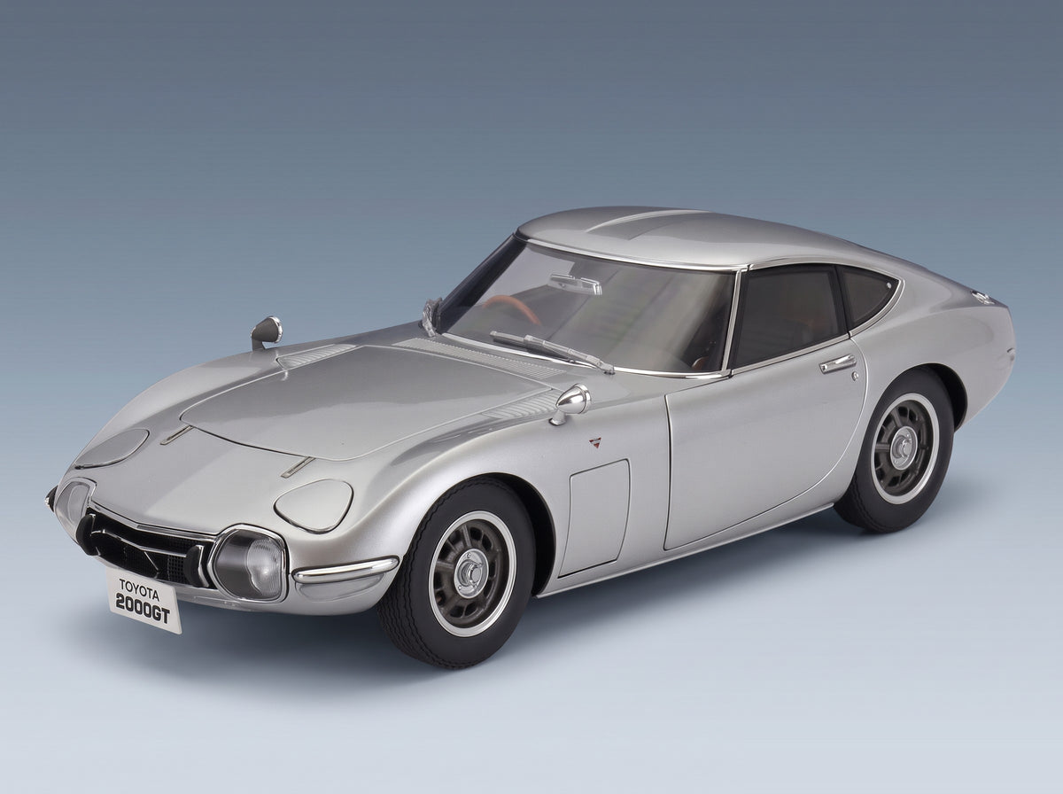 Toyota 2000GT 1967 Silver AUTOart 1:18 scale model - front three-quarter view