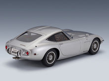 Toyota 2000GT 1967 Silver AUTOart 1:18 scale model - rear three-quarter view