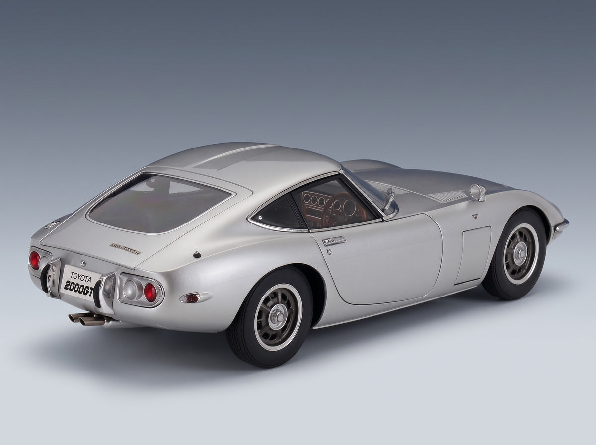 Toyota 2000GT 1967 Silver AUTOart 1:18 scale model - rear three-quarter view