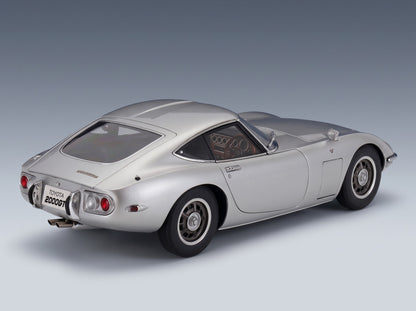 Toyota 2000GT 1967 Silver AUTOart 1:18 scale model - rear three-quarter view