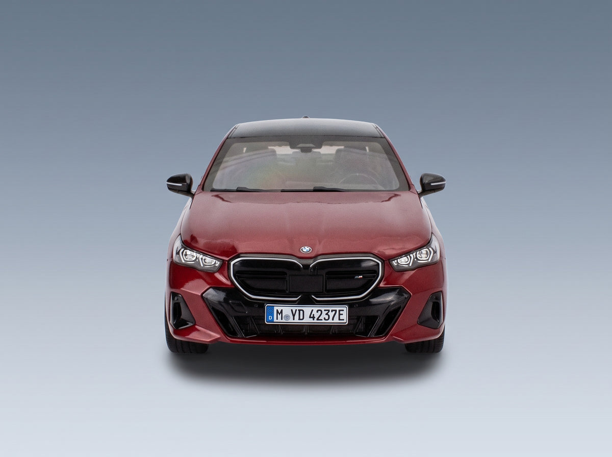 BMW i5 M50 (G60) 2023 Rosso Fuoco Minichamps 1:18 scale model - front view