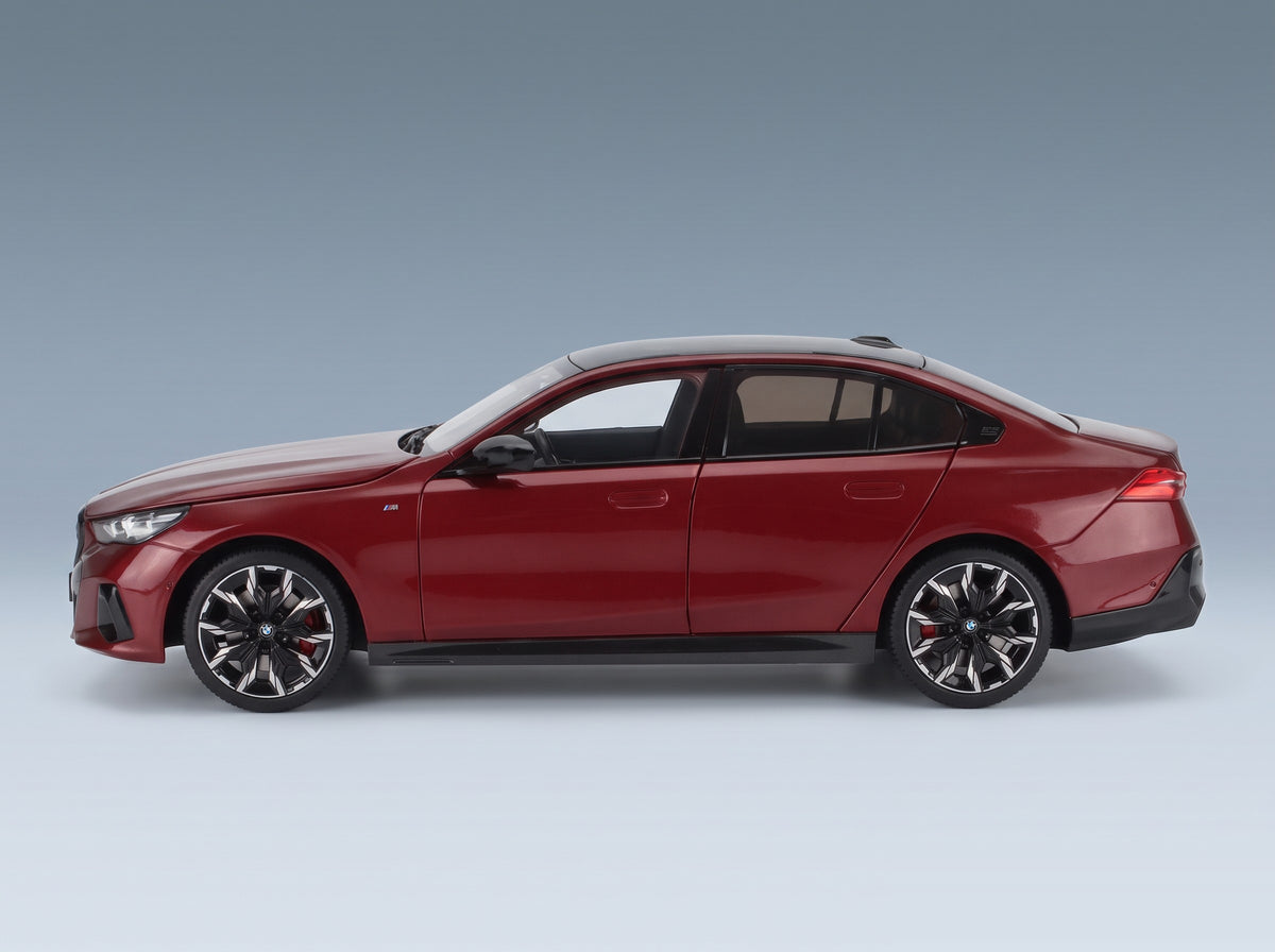 BMW i5 M50 (G60) 2023 Rosso Fuoco Minichamps 1:18 scale model - side view