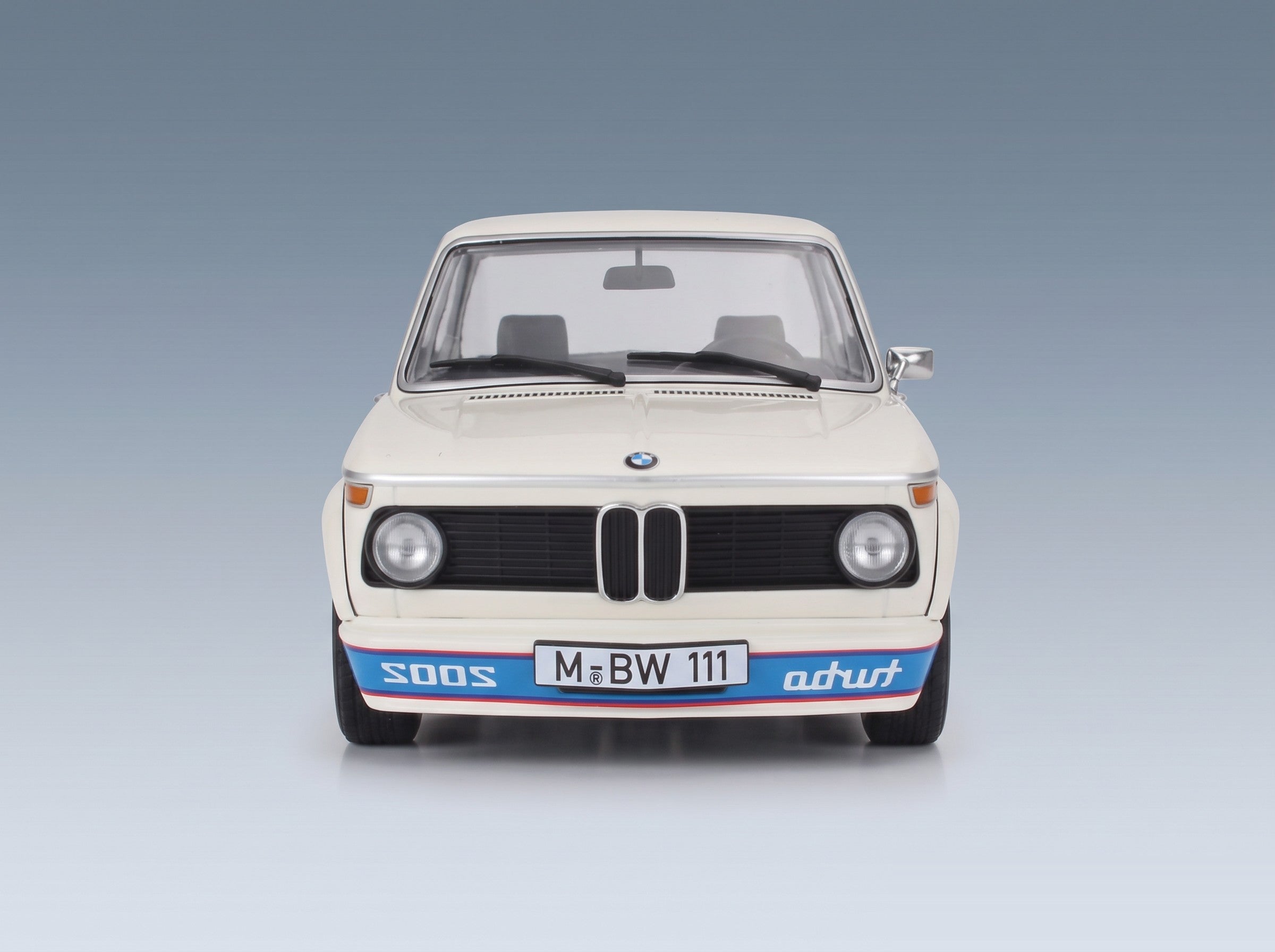 BMW 2002 Turbo 1974 White Minichamps 1:18 scale model - front view