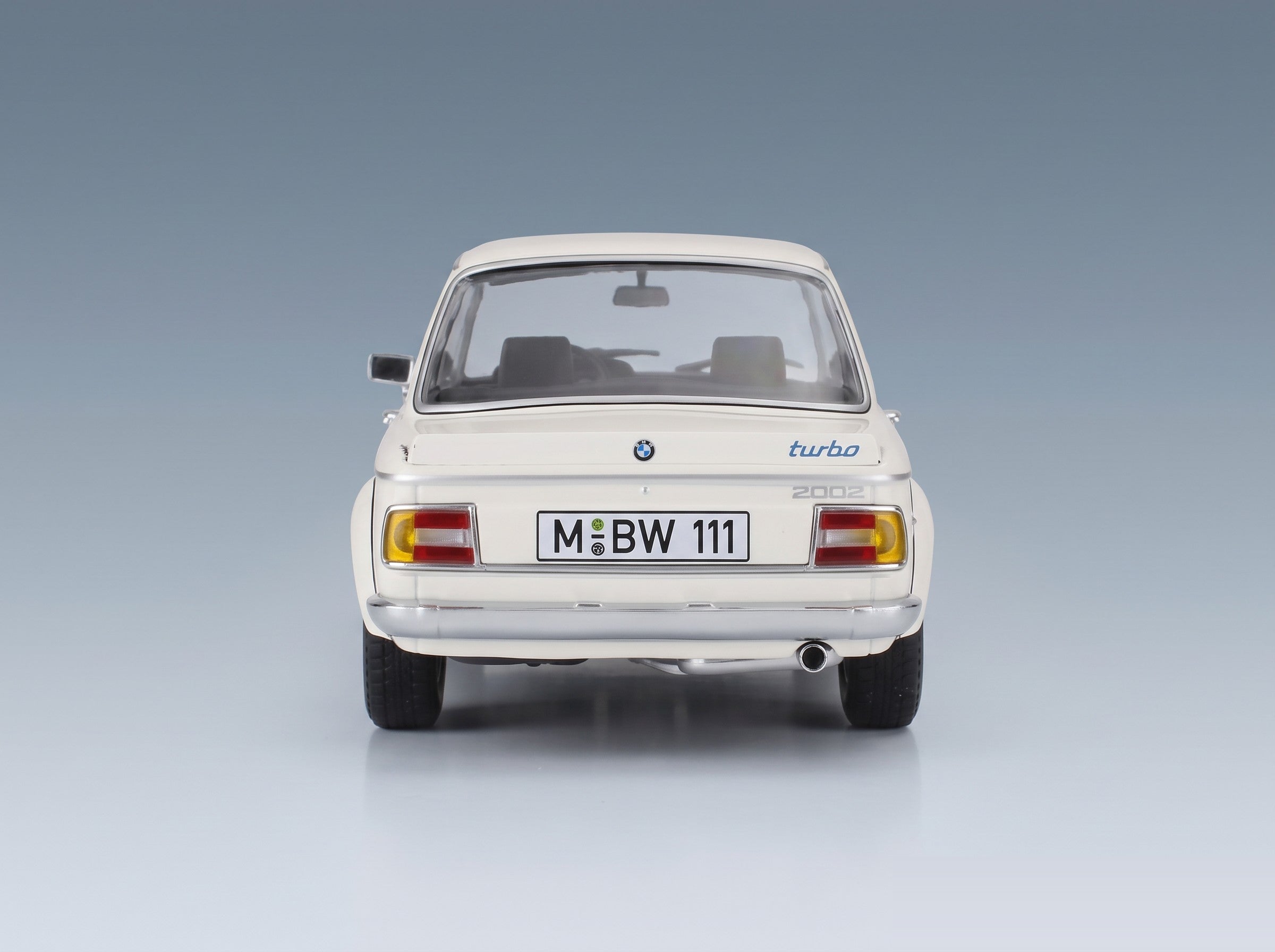 BMW 2002 Turbo 1974 White Minichamps 1:18 scale model - rear view