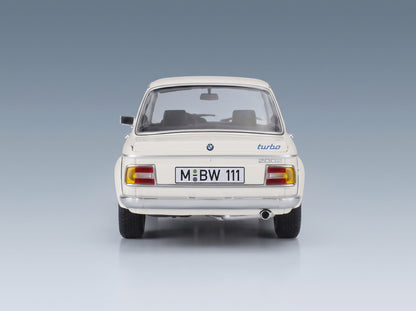 BMW 2002 Turbo 1974 White Minichamps 1:18 scale model - rear view