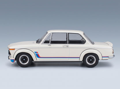 BMW 2002 Turbo 1974 White Minichamps 1:18 scale model - side view