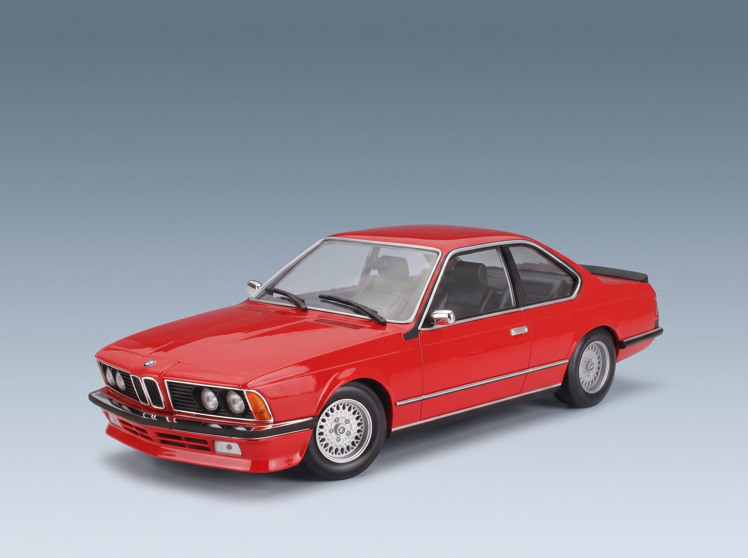 BMW 6 Series 635 CSi (E24) Coupé 1982 Red Minichamps 1:18 scale model - front three-quarter view
