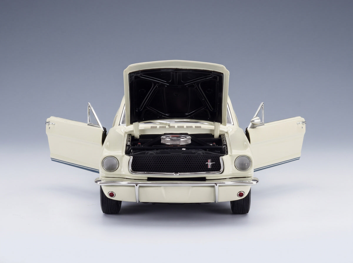 FORD USA - MUSTANG SHELBY GT350 COUPE 1965 - WHITE scale model - engine bay