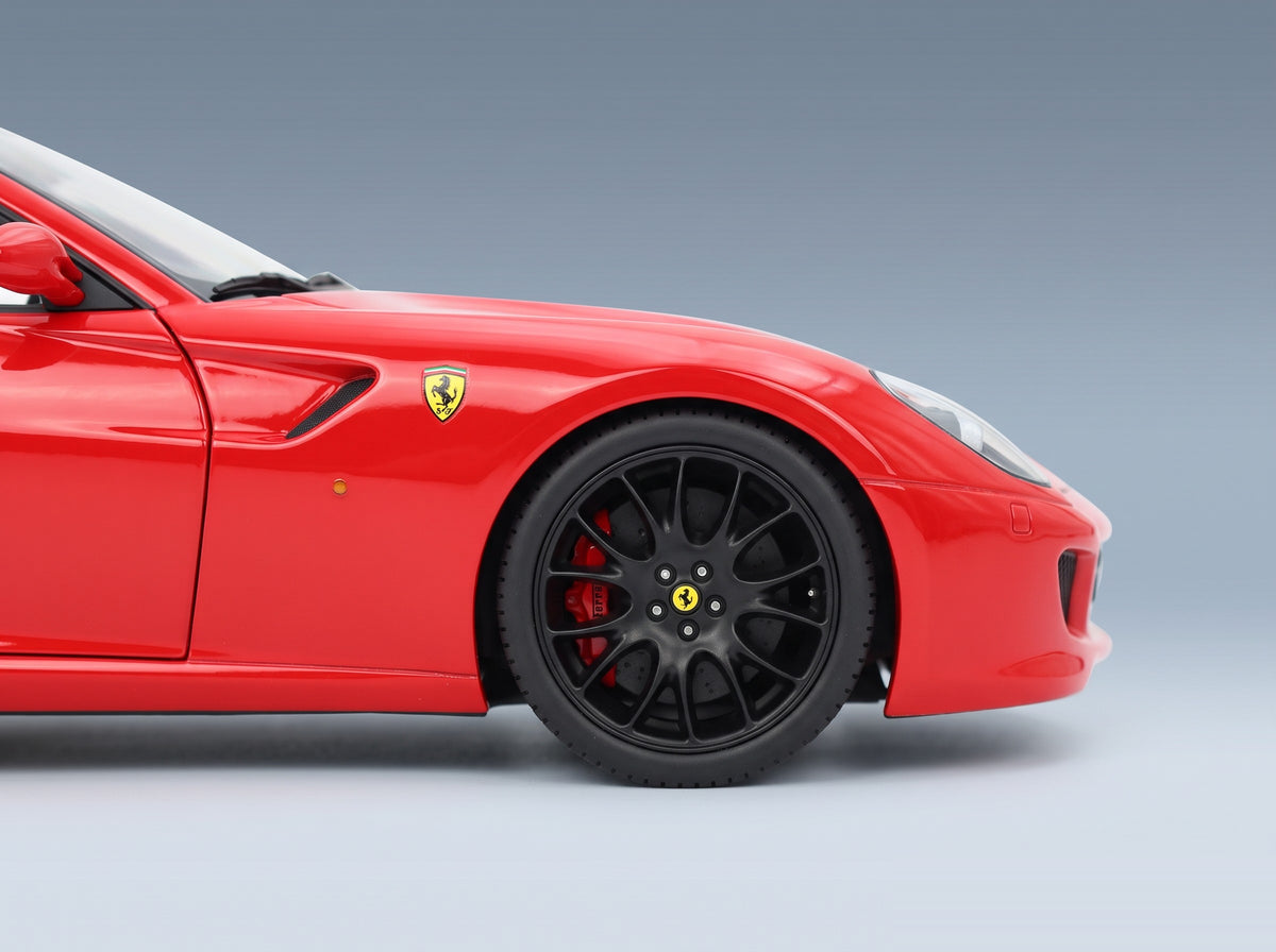 Ferrari 599 GTB Fiorano F-1 Gearbox 2007 Rosso Corsa with Showcase BBR Models 1:18 scale model - front detail