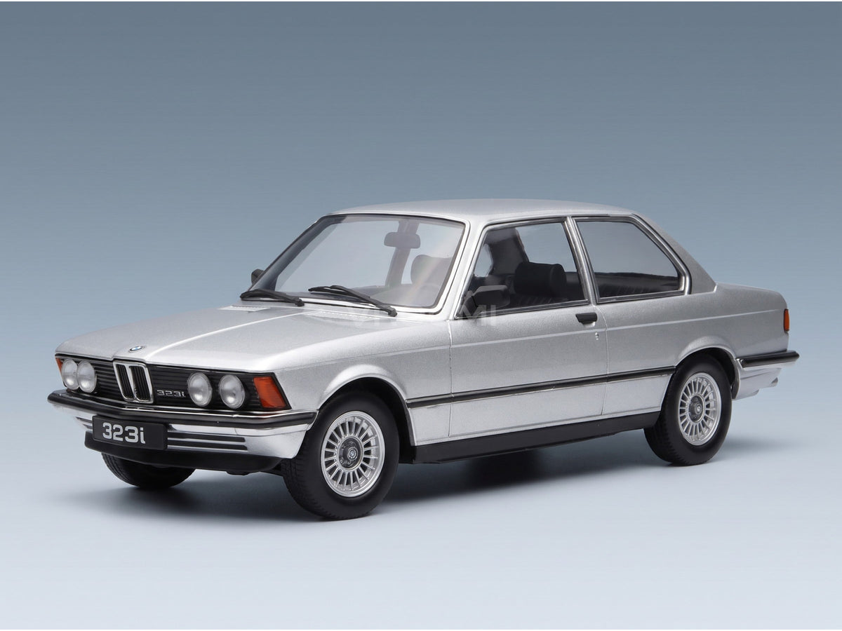 BMW 3 Series 323i (E21) 1978 Silver KK Scale 1:18 scale model - front three-quarter view