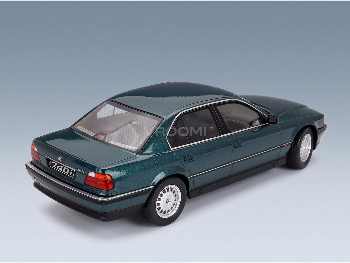 BMW 7 Series 740i (E38) 1994 Green Metallic KK Scale 1:18 scale model - rear three-quarter view