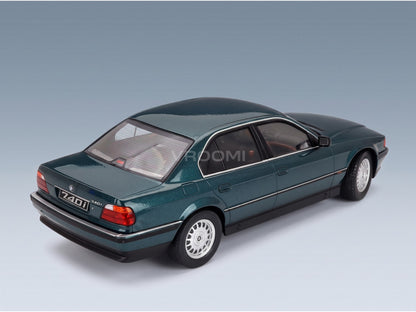BMW 7 Series 740i (E38) 1994 Green Metallic KK Scale 1:18 scale model - rear three-quarter view