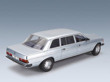 Mercedes-Benz E-Class 250 W123 Lang Limousine 1978 Blue Cult Scale Models 1:18 - rear three-quarter view