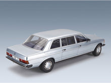 Mercedes-Benz E-Class 250 W123 Lang Limousine 1978 Blue Cult Scale Models 1:18 scale model - rear three-quarter view