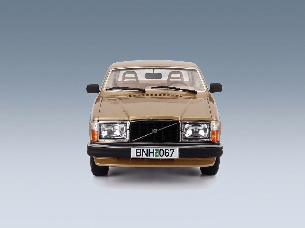 Volvo 262C Bertone 1981 Gold Metallic Cult Scale Models 1:18 - front view