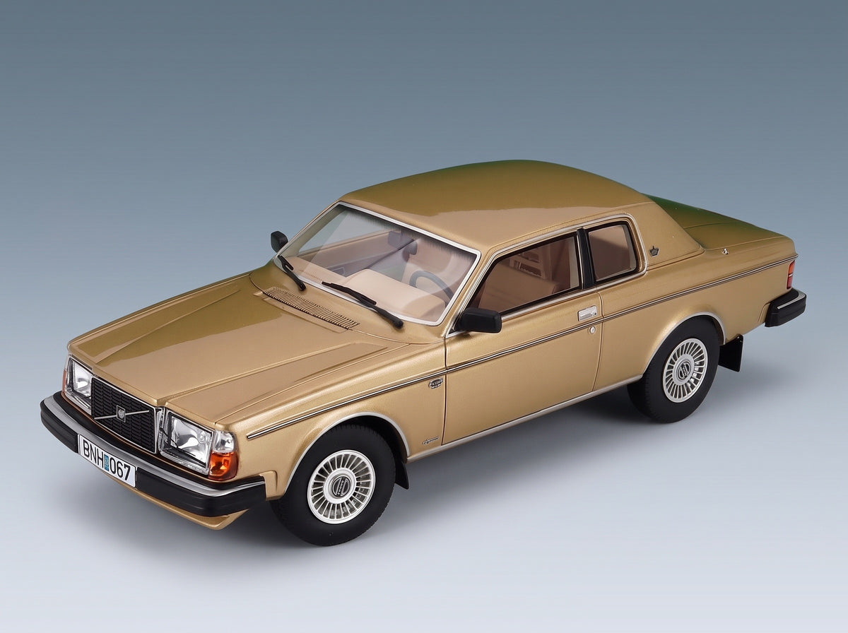 Volvo 262C Bertone 1981 Gold Metallic Cult Scale Models 1:18 - front three-quarter view