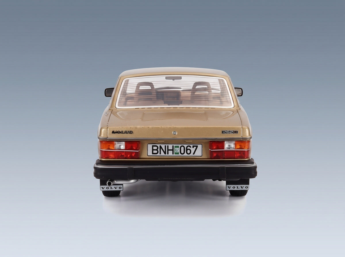 Volvo 262C Bertone 1981 Gold Metallic Cult Scale Models 1:18 - rear view