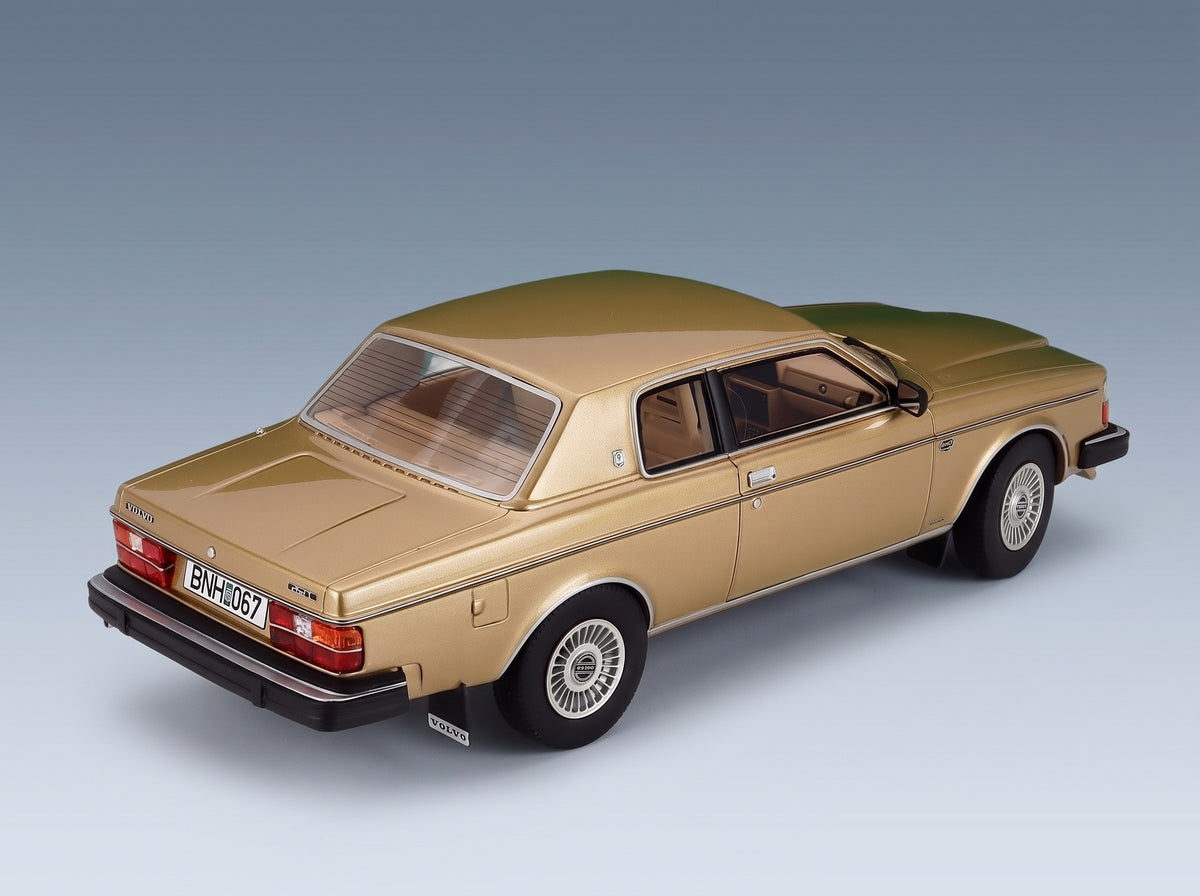 Volvo 262C Bertone 1981 Gold Metallic Cult Scale Models 1:18 - rear three-quarter view