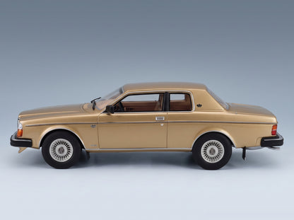 Volvo 262C Bertone 1981 Gold Metallic Cult Scale Models 1:18 - side view
