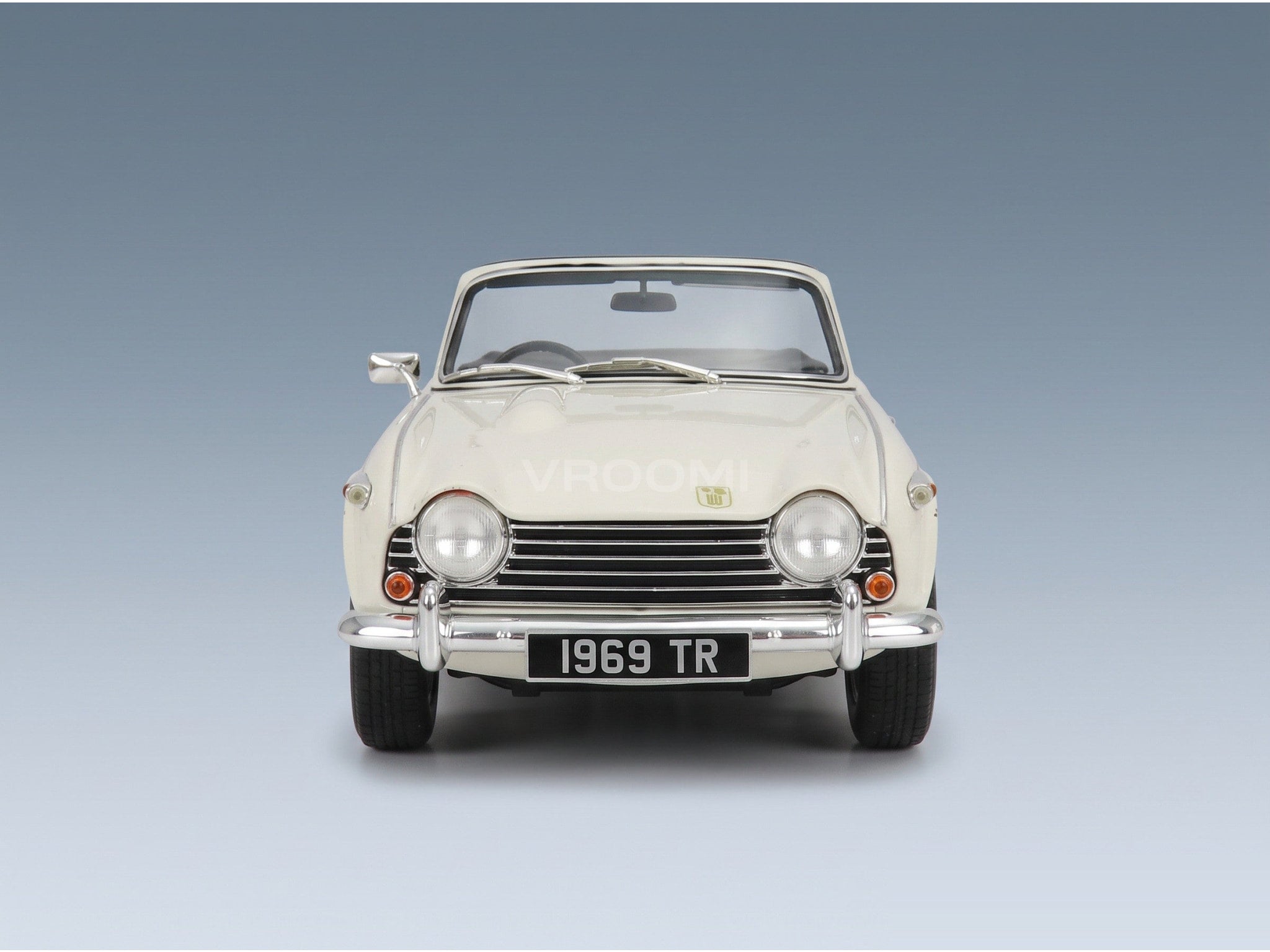 Triumph TR5 Spider 1967 White Cult Scale Models 1:18 scale model - front view